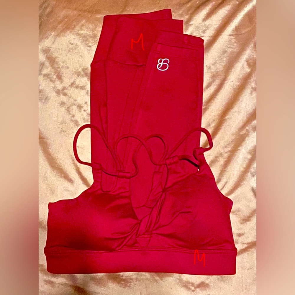 Bombshell sportswear sets. 3 tops 3 leggings. Start the new year right. Let’s go